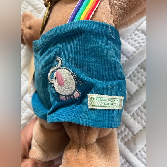 VINTAGE 1985 CABBAGE PATCH KOOSAS CAT WITH ORIGINAL TAG RAINBOW ROMPER & COLLAR - Picture 9 of 10